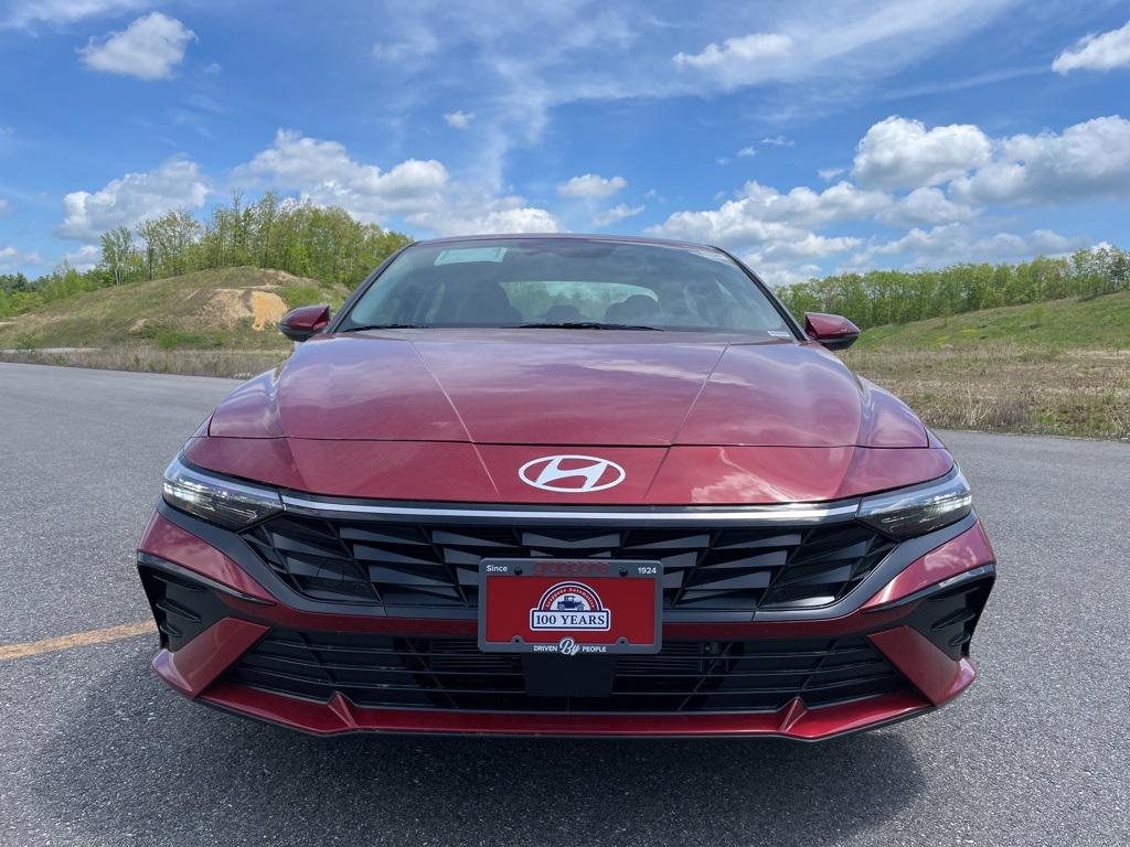 2025 Hyundai Elantra Hybrid Limited photo 2