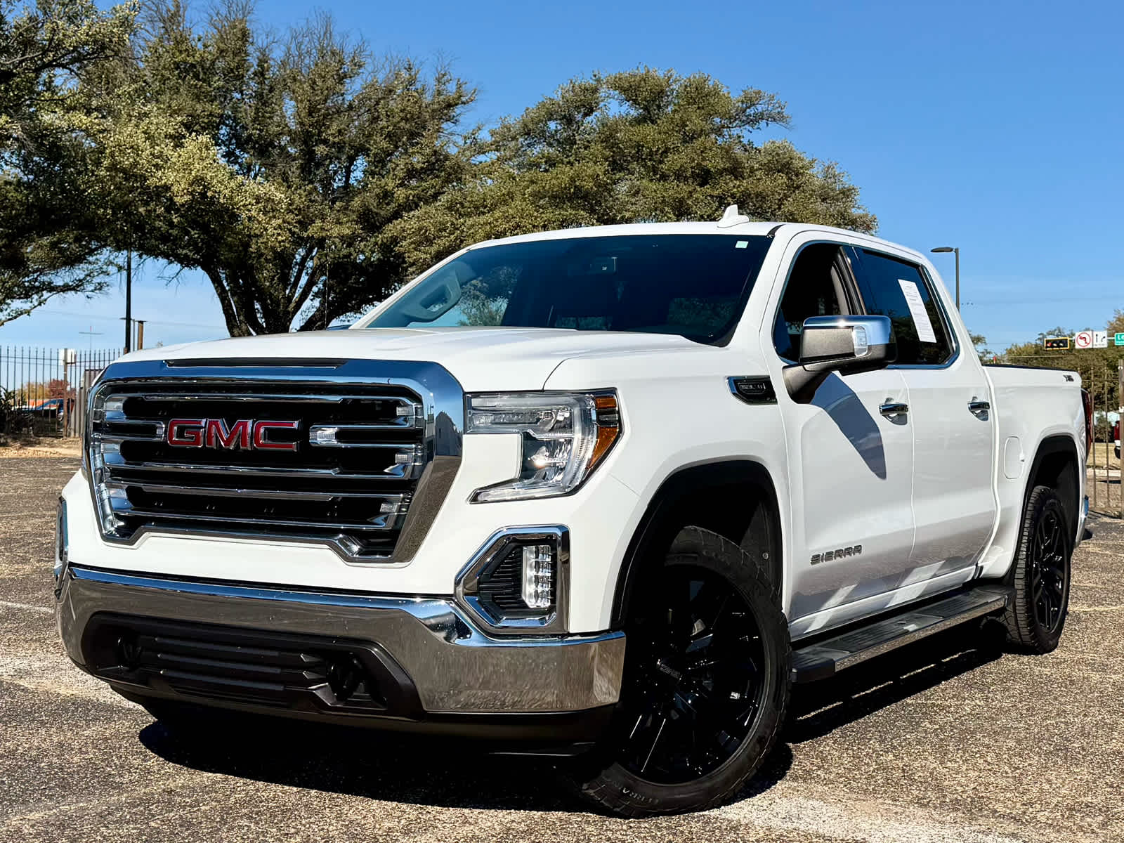 2019 GMC Sierra 1500 SLT's photo