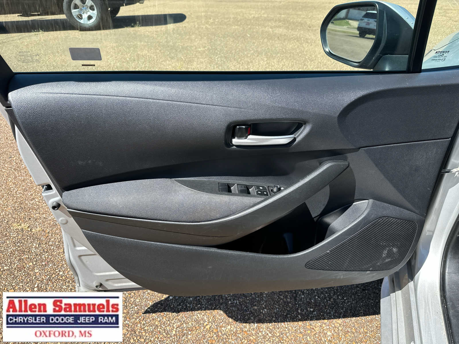 2021 Toyota Corolla LE photo 18