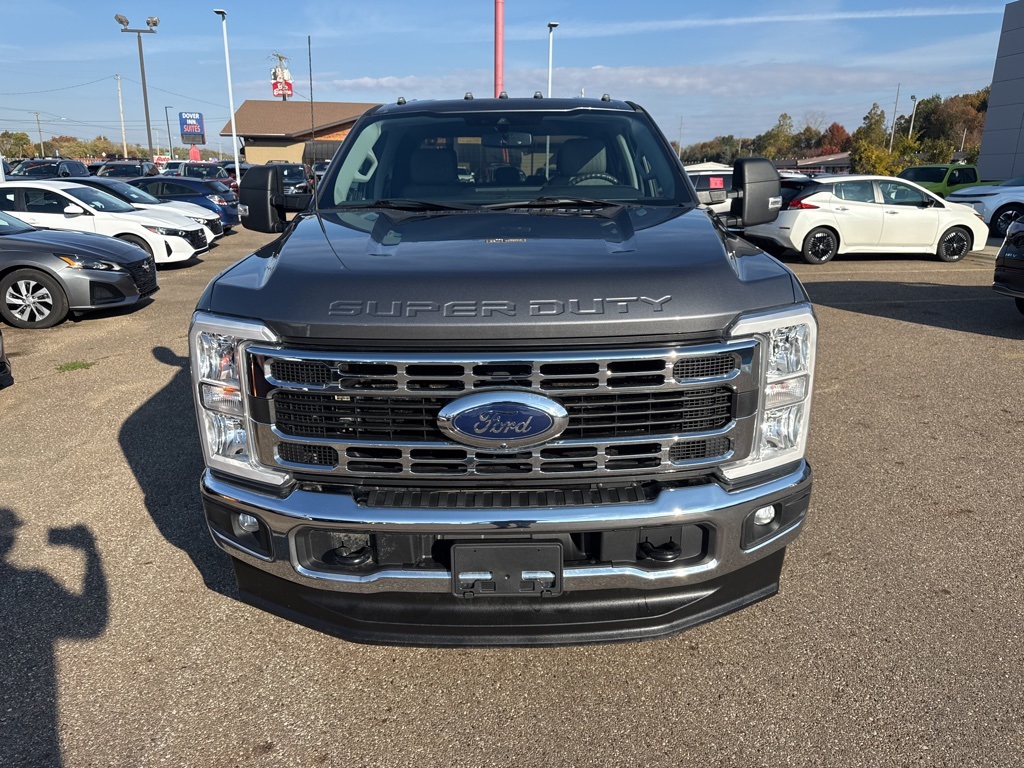 2023 Ford F-350 photo 3