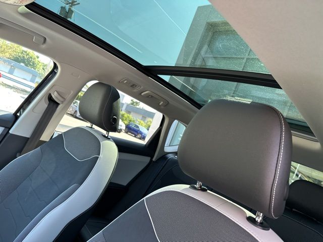2025 Volkswagen Taos SE photo 12