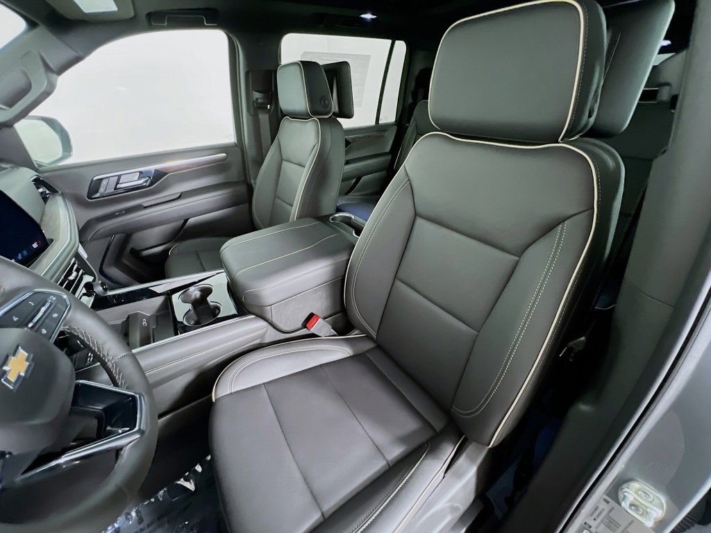 2025 Chevrolet Suburban Premier photo 18