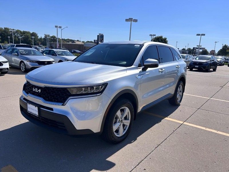 2022 Kia Sorento LX photo 4