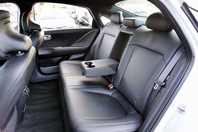 Used 2023 Gold Hyundai SEL image 15