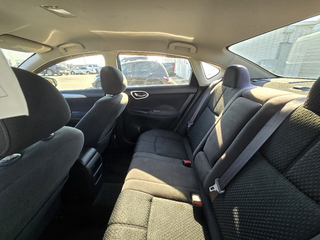 2013 Nissan Sentra SR photo 10