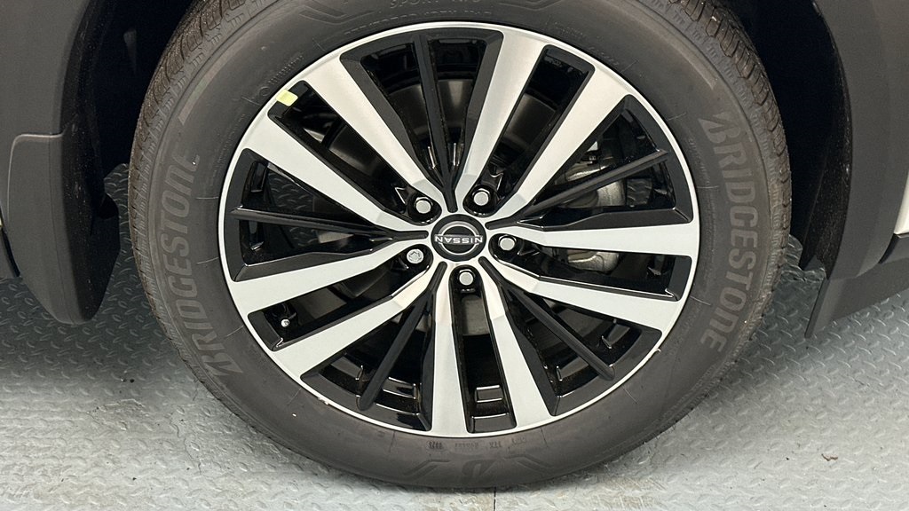 2025 Nissan Pathfinder Platinum photo 20