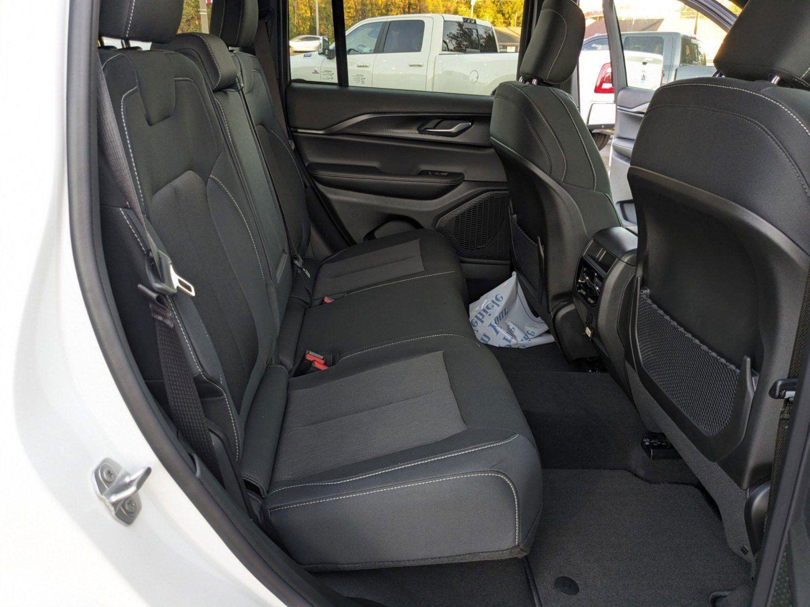 2025 Jeep Grand Cherokee photo 15