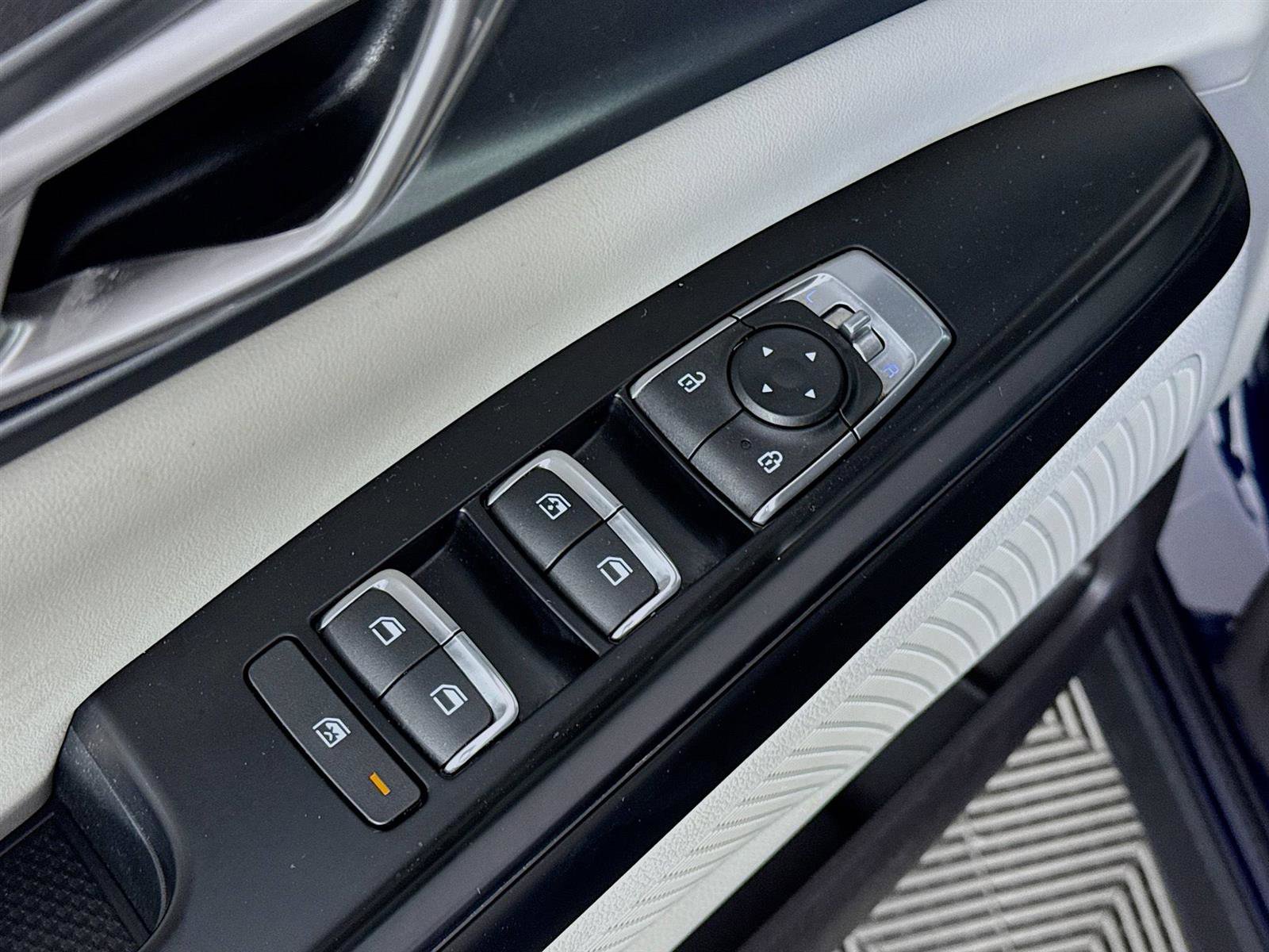 2024 Kia Carnival LX photo 18