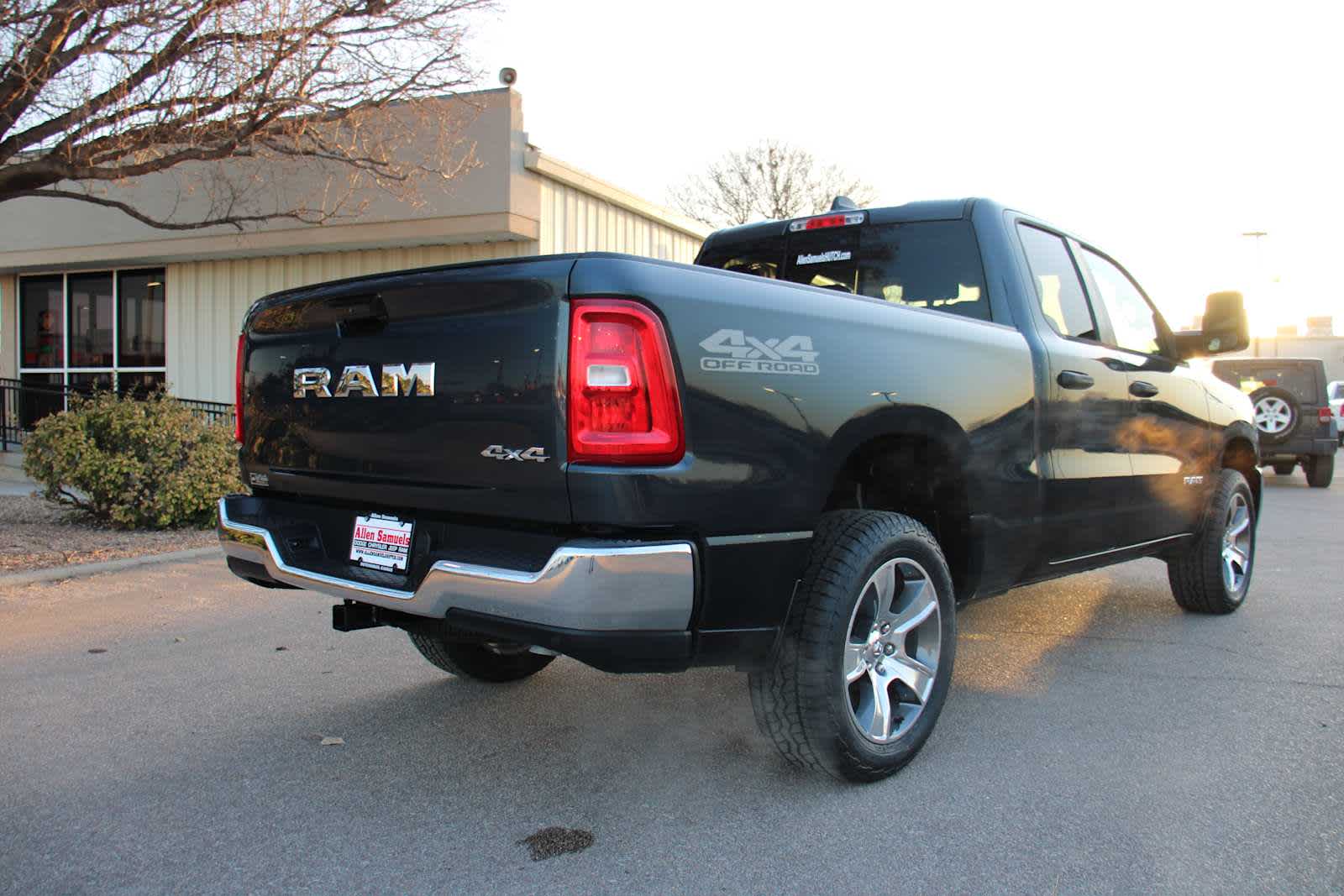 2025 Ram 1500 Tradesman photo 4