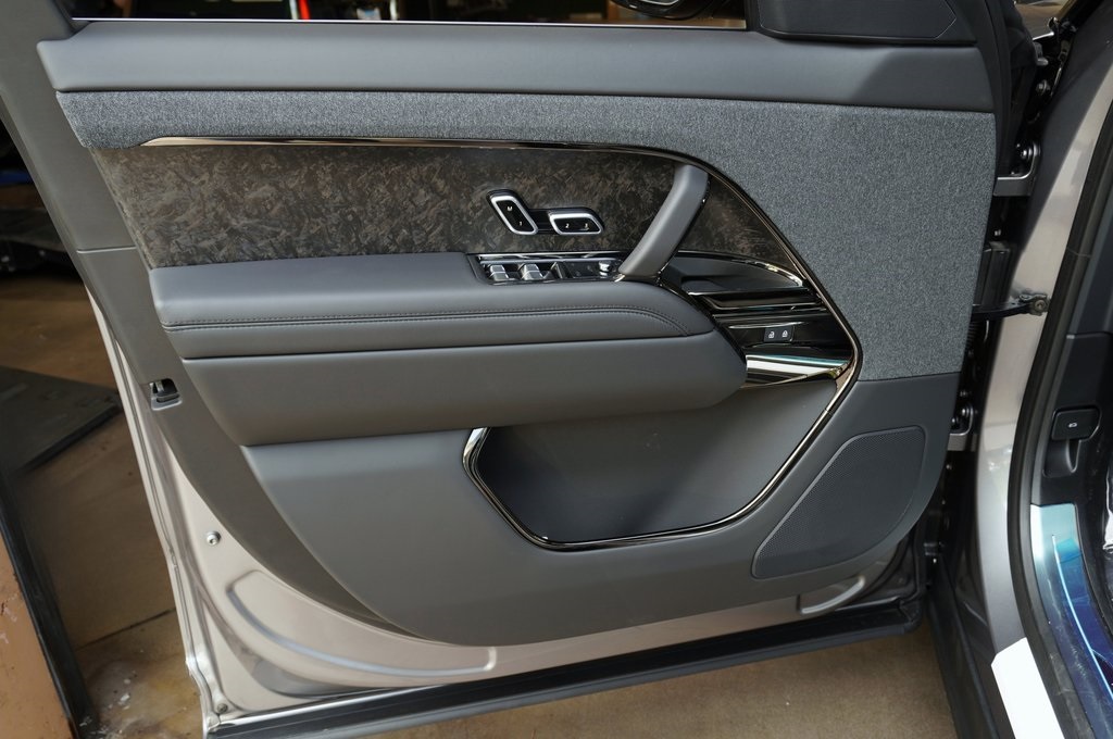 2025 Land Rover Range Rover Sport SE photo 8