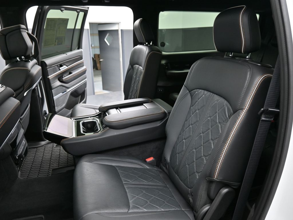 2024 Jeep Wagoneer L Series III photo 22