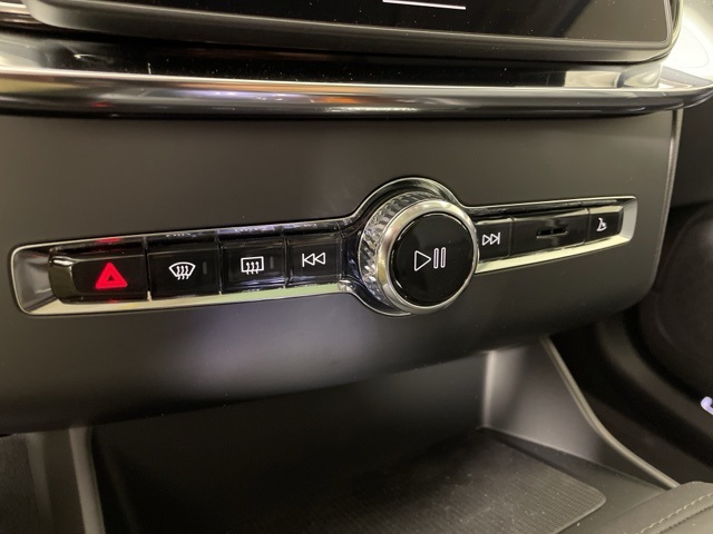 2025 Volvo XC90 T8 AWD Plus photo 28