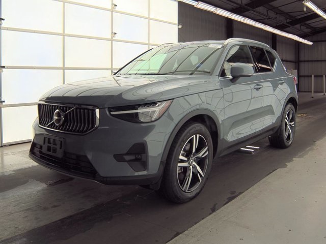 2023 Volvo XC40 Plus's photo