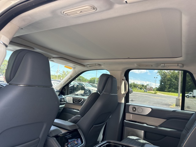 2018 Lincoln Navigator Black Label photo 25