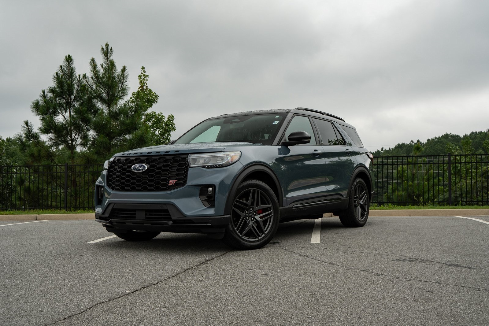 2025 Ford Explorer ST's photo
