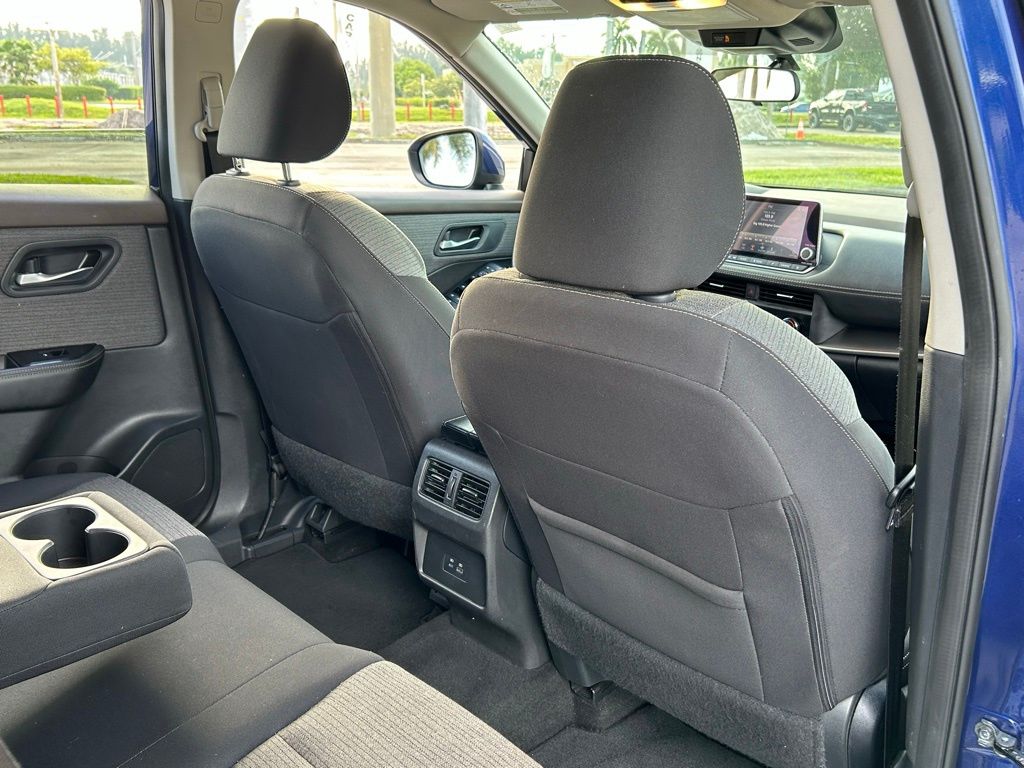 2023 Nissan Rogue SV photo 29