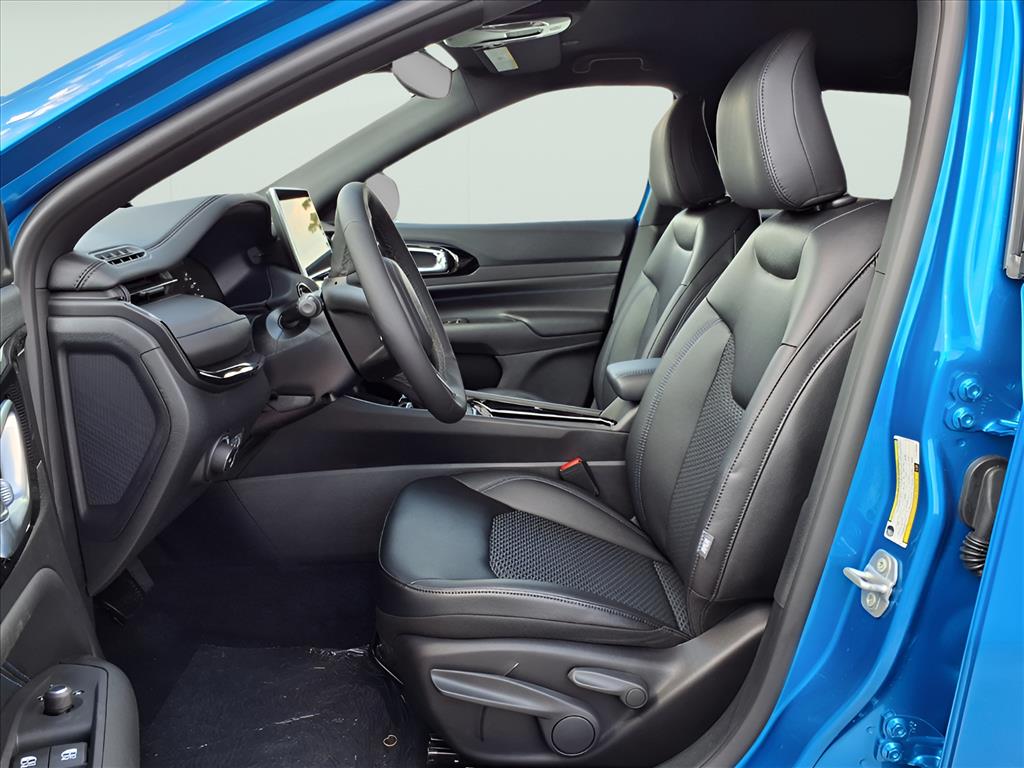 2026 Jeep Compass Latitude Altitude photo 14