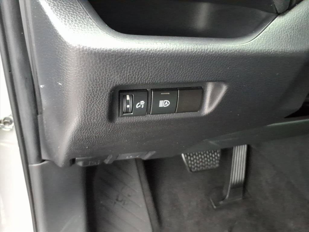 2024 Toyota RAV4 LE photo 8