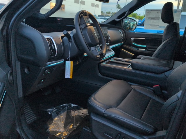 2025 Ford Expedition MAX Platinum photo 3