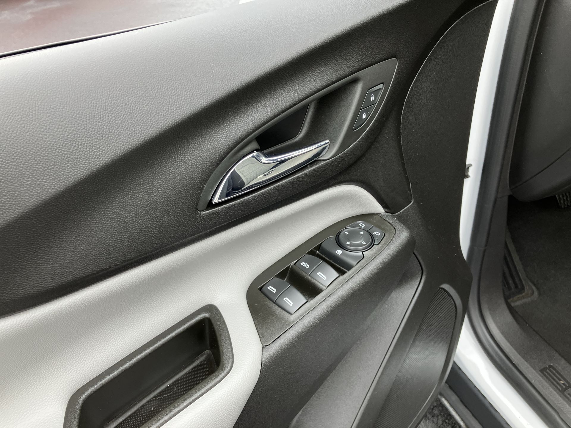 2024 Chevrolet Equinox LS photo 30