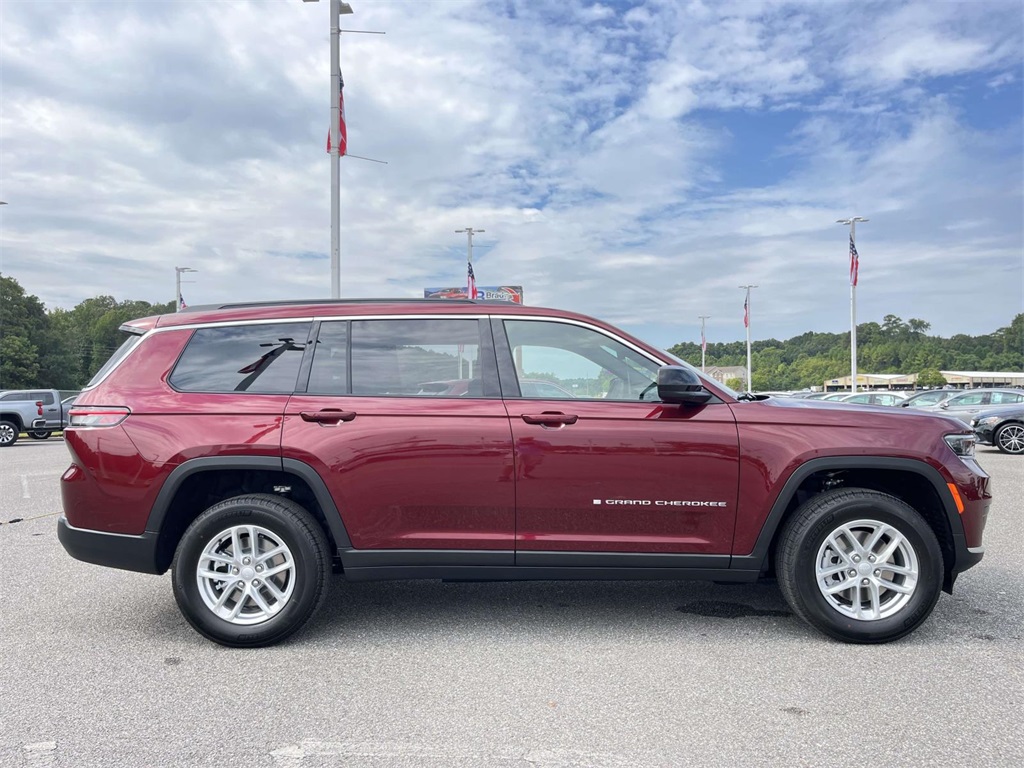 2025 Jeep Grand Cherokee Laredo X photo 3