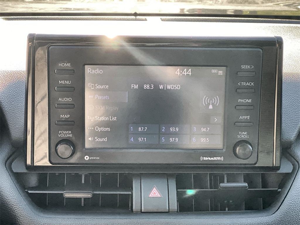 2022 Toyota RAV4 LE photo 12
