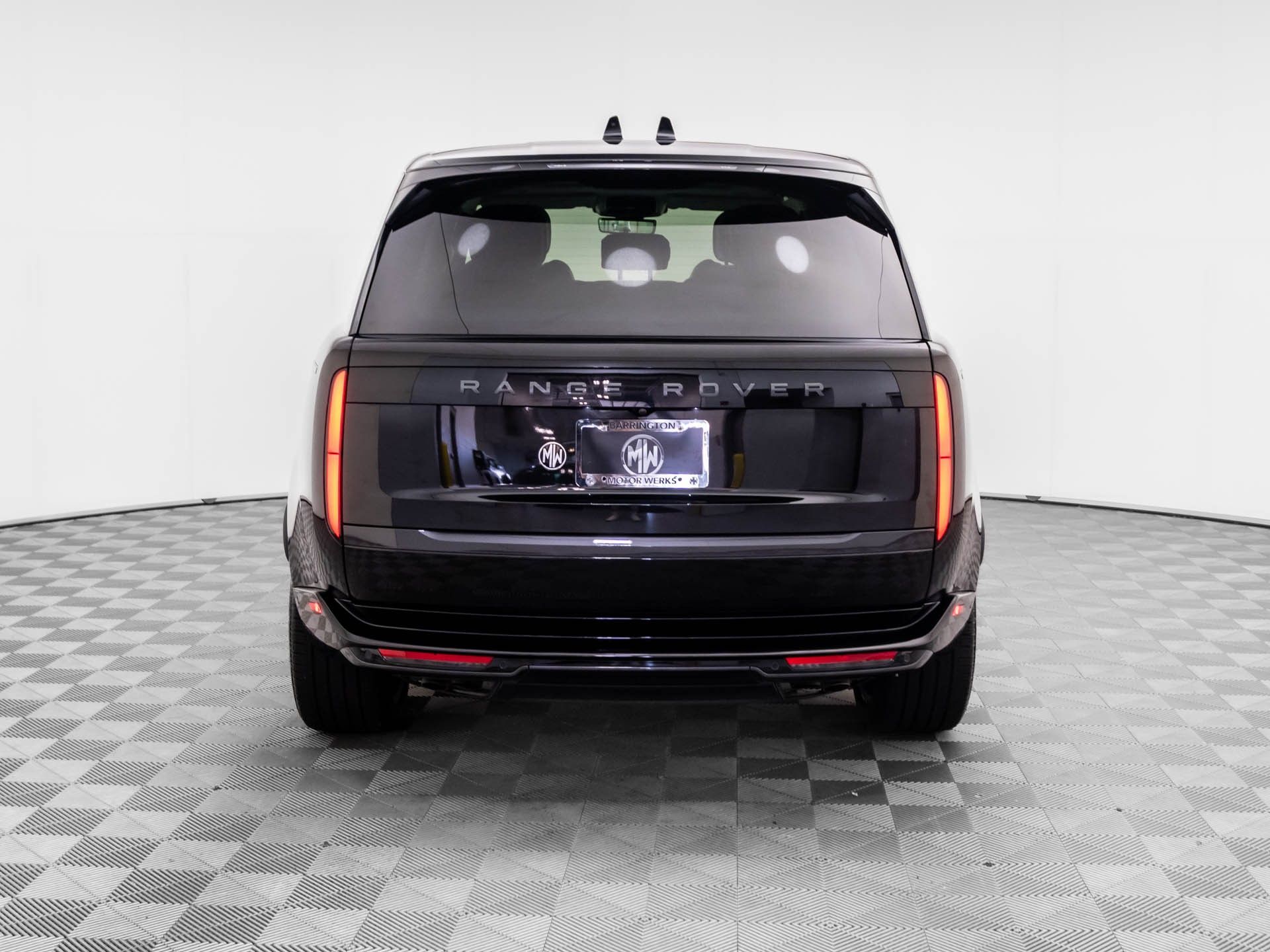 2025 Land Rover Range Rover SE photo 4