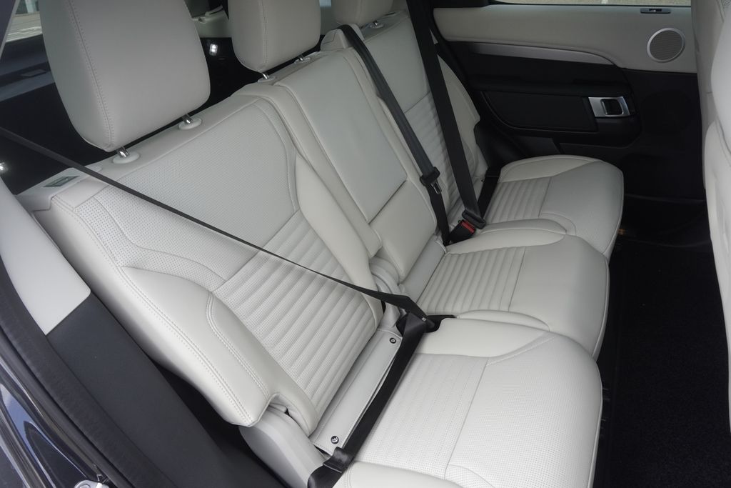 2025 Land Rover Discovery SE photo 25