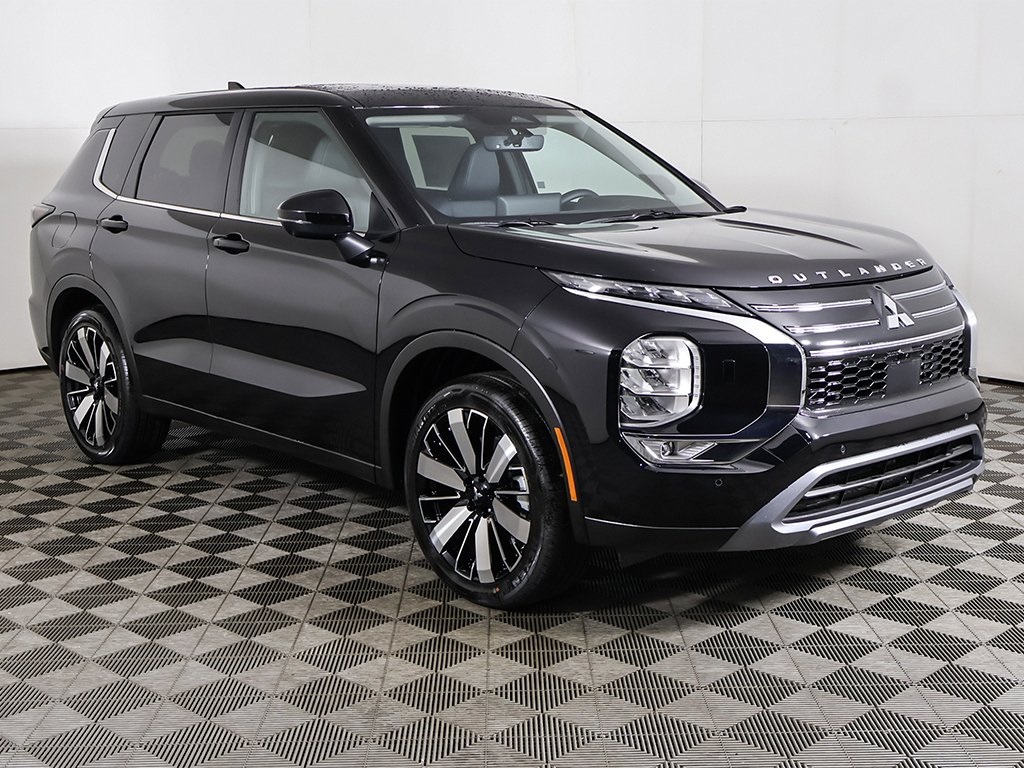 2025 Mitsubishi Outlander SE photo 2