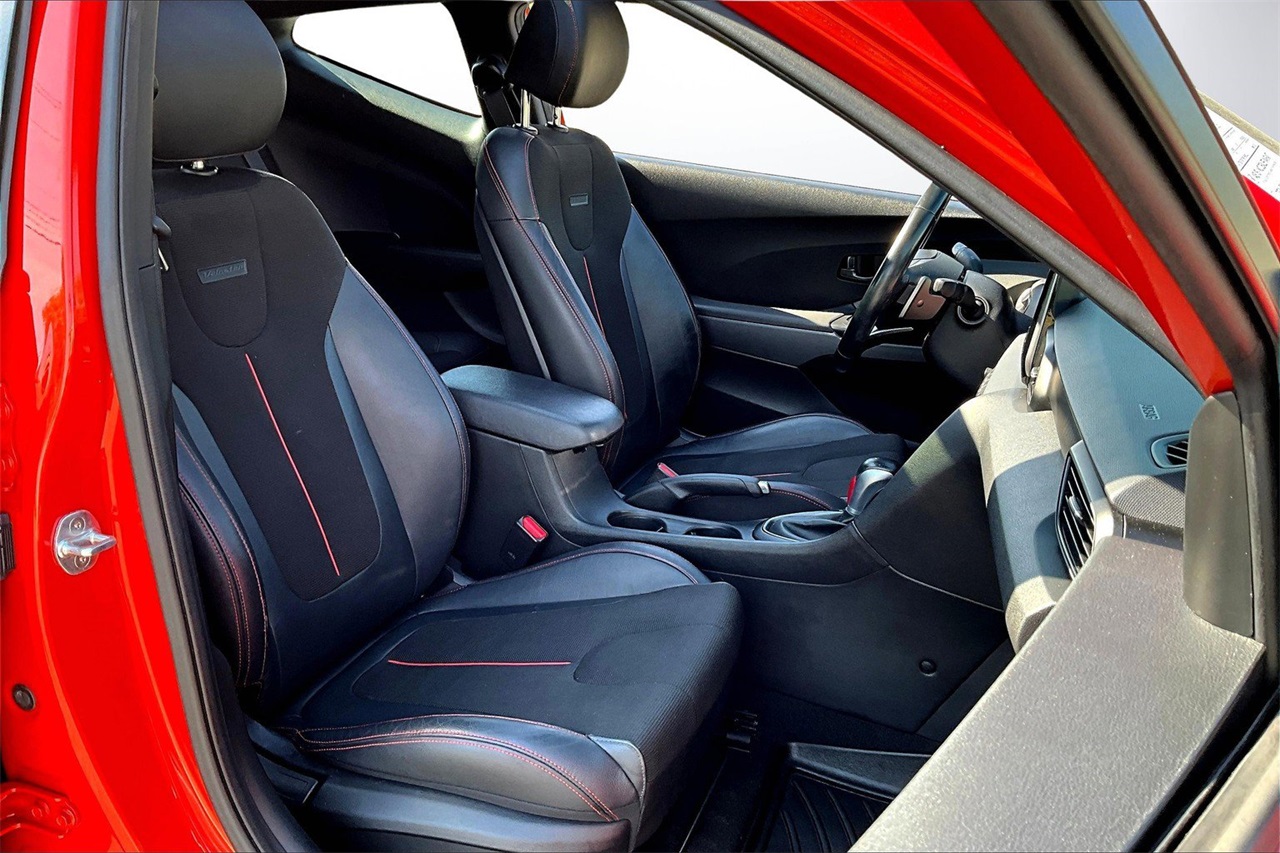 2019 Hyundai Veloster 2.0L Premium photo 21