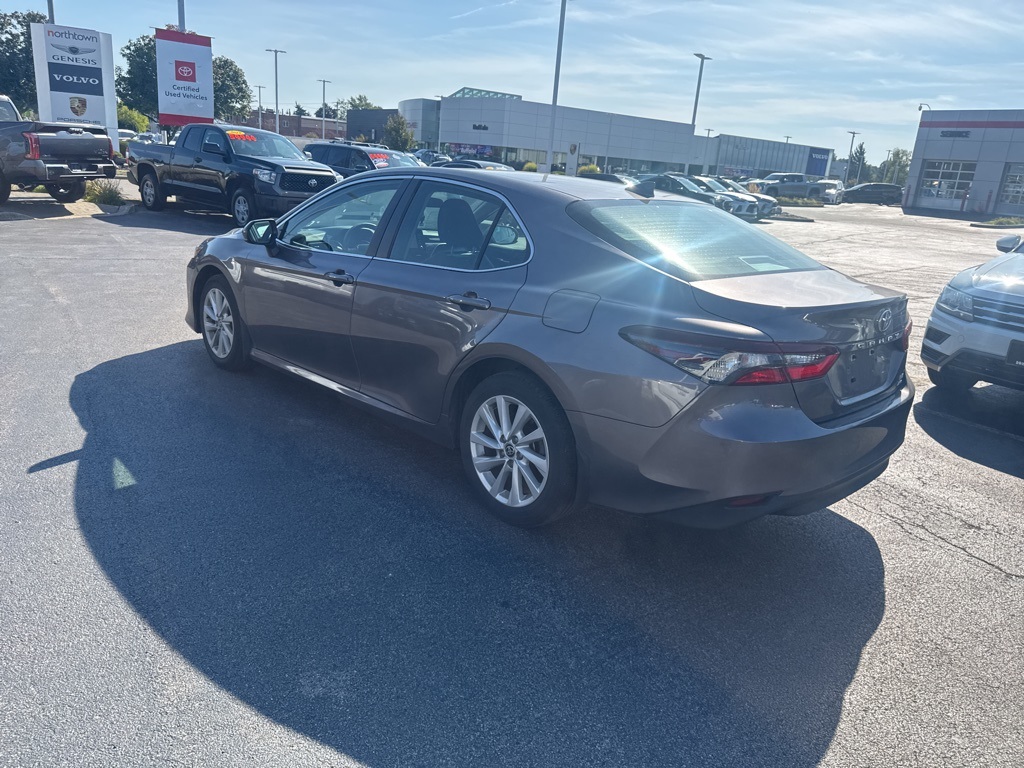 2023 Toyota Camry LE photo 3