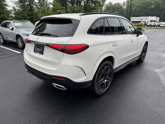 2025 Mercedes Benz GLC 300 4MATIC photo 3