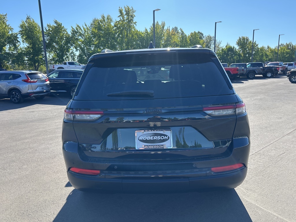 2022 Jeep Grand Cherokee Altitude photo 4
