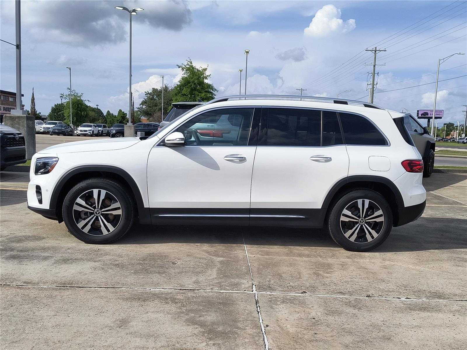 2025 Mercedes Benz GLB 250 photo 2