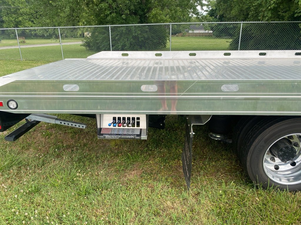2023 Chevrolet Silverado 6500HD LT photo 5