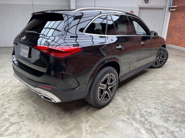 2025 Mercedes Benz GLC 300 4MATIC photo 4