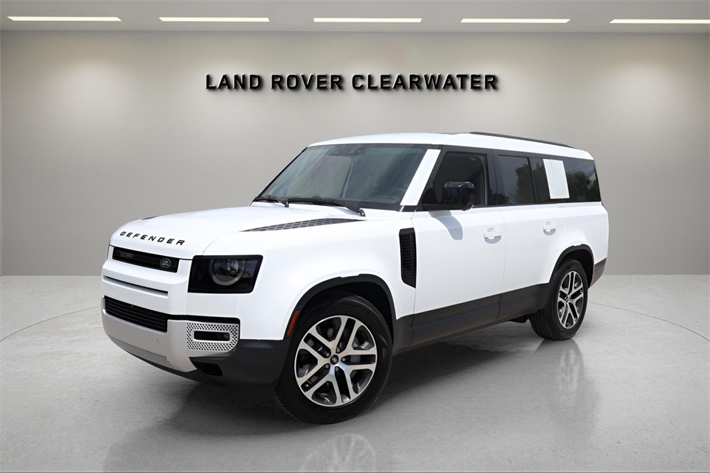 2025 Land Rover Defender S's photo