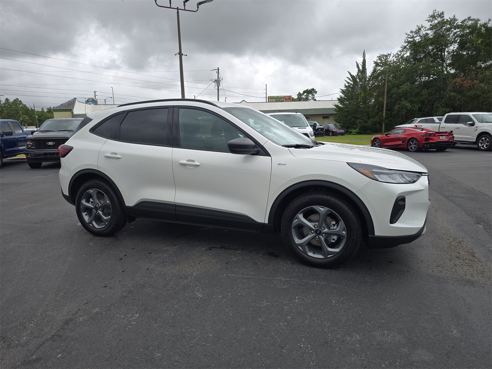 2025 Ford Escape ST-Line photo 2