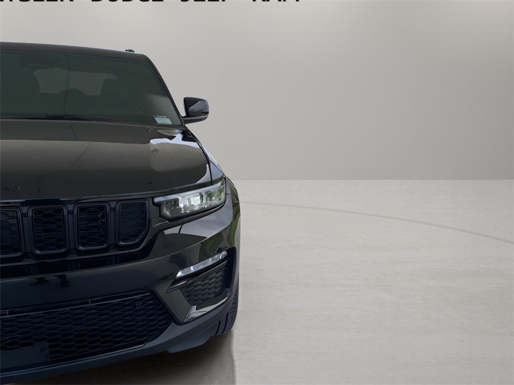 2025 Jeep Grand Cherokee Limited photo 3