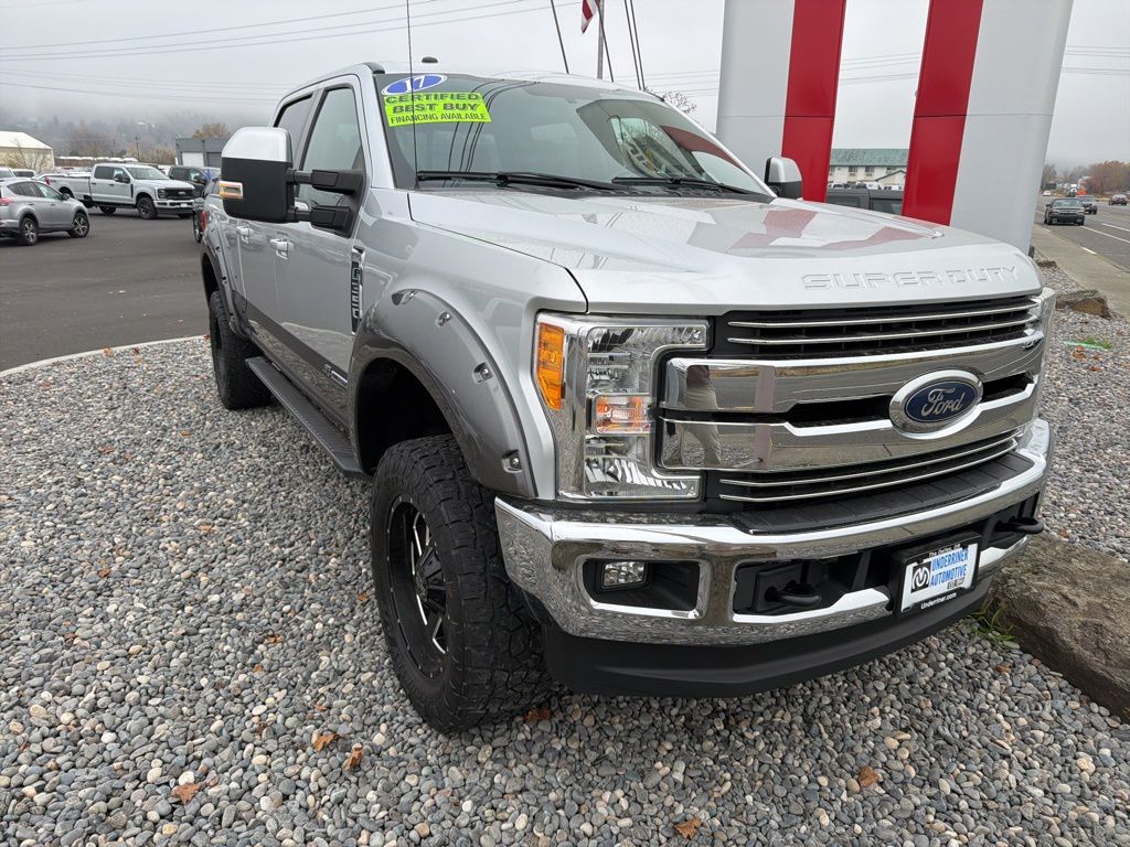 2017 Ford F-350 Super Duty Lariat's photo