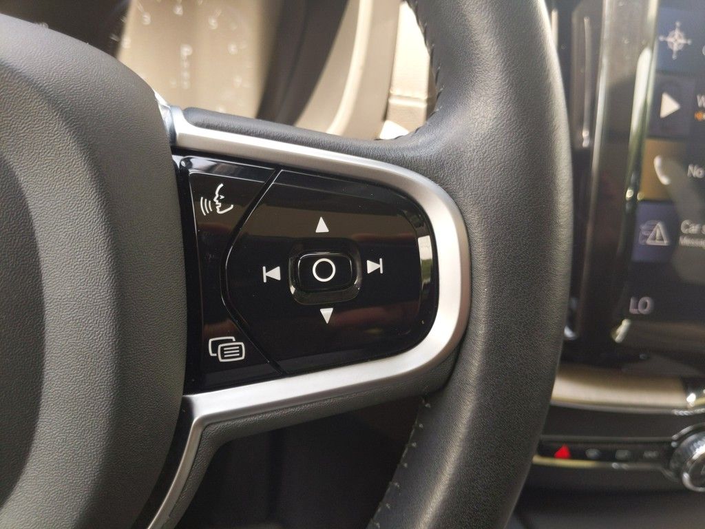 2020 Volvo XC60 T5 Inscription photo 17
