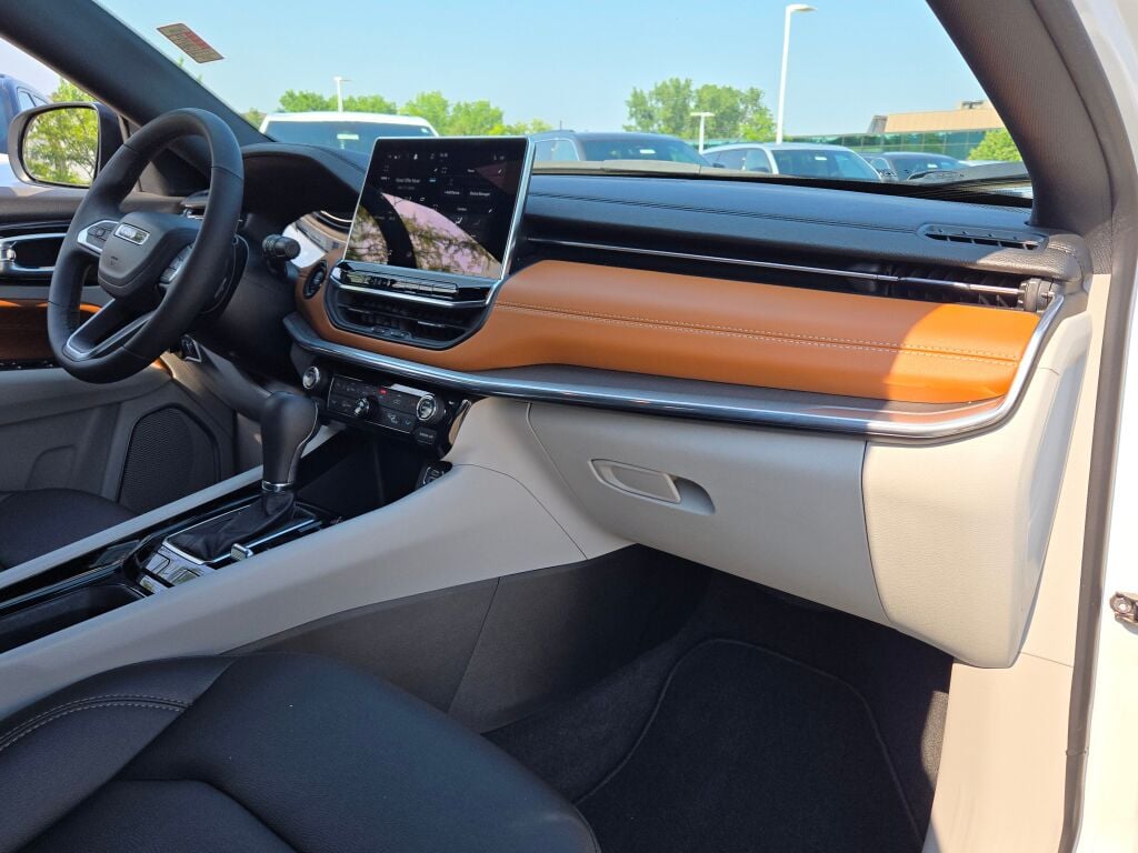 2023 Jeep Compass Limited photo 7