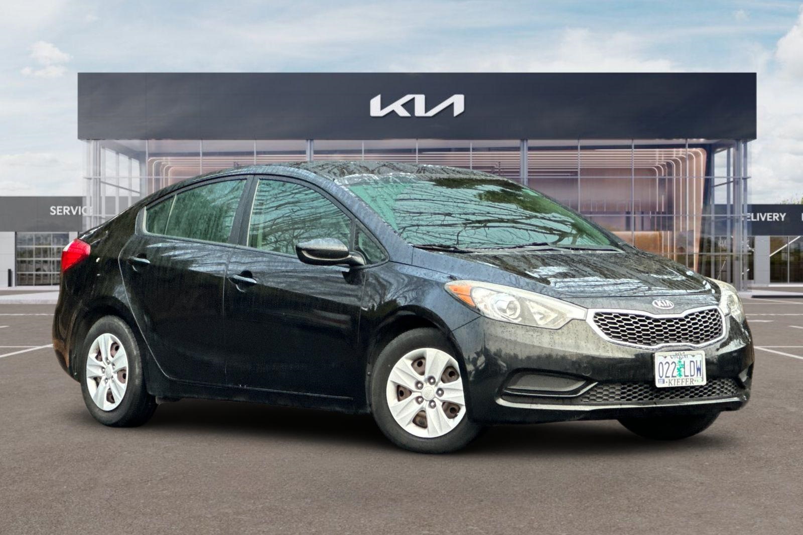 Used 2016 Kia Forte LX with VIN KNAFK4A68G5500318 for sale in Eugene, OR