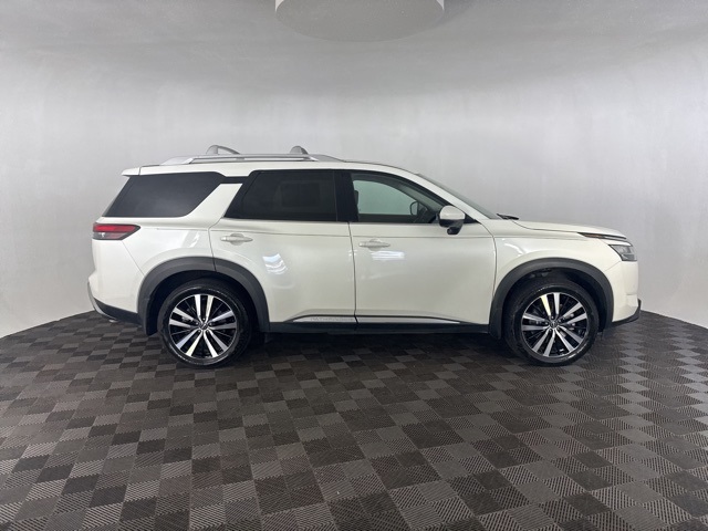 2024 Nissan Pathfinder Platinum photo 7