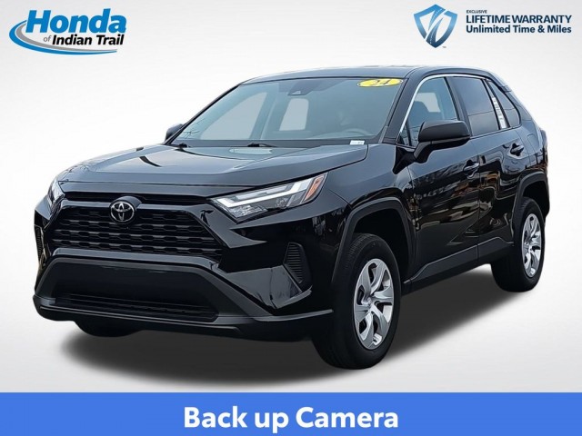 2024 Toyota RAV4 LE's photo