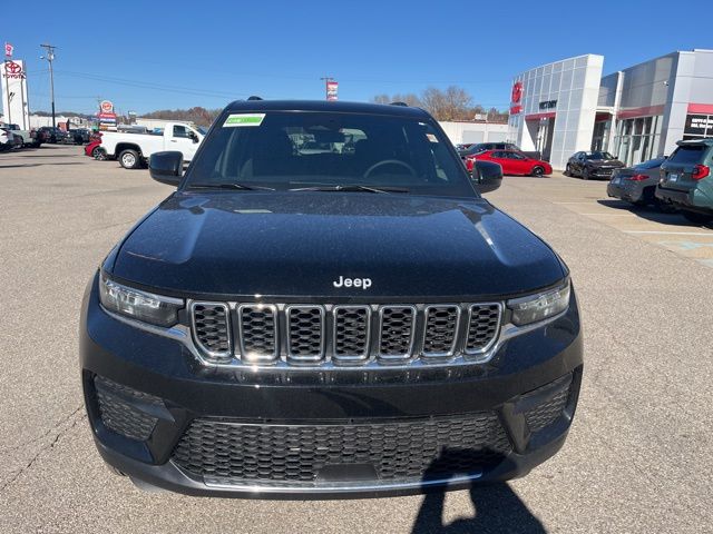2025 Jeep Grand Cherokee Laredo Altitude photo 2