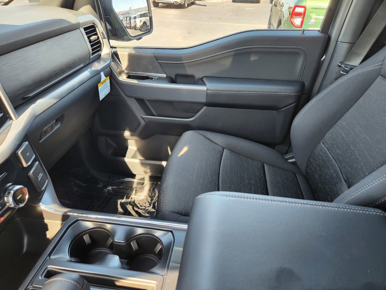 2025 Ford F-150 XLT photo 9