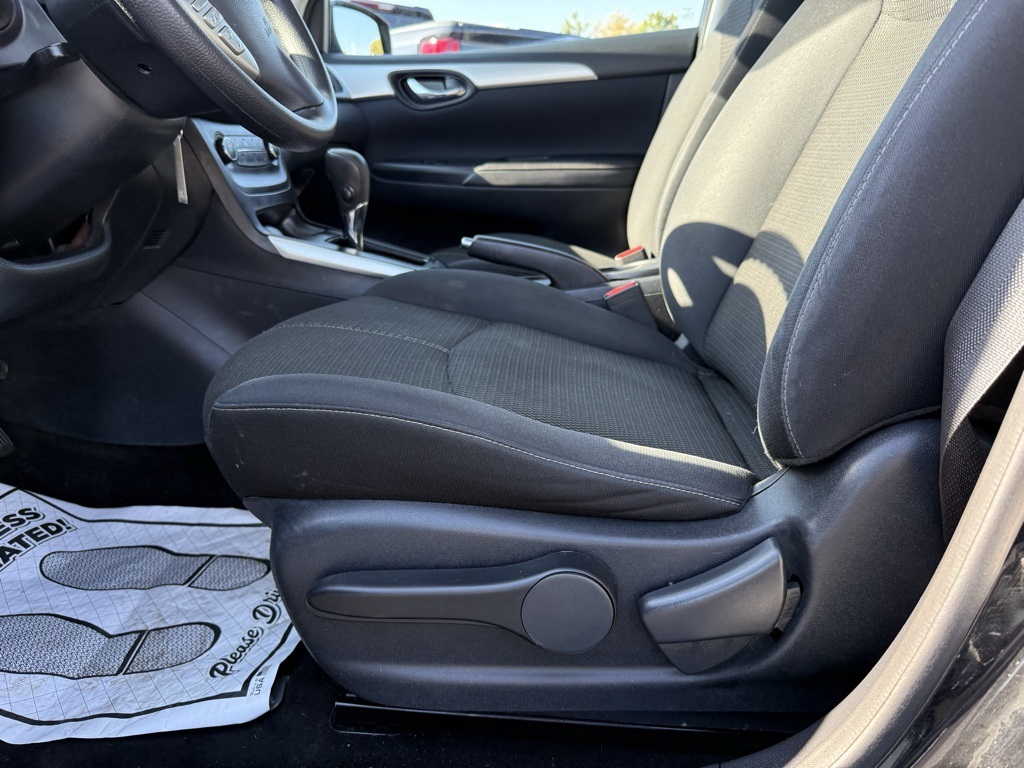 2016 Nissan Sentra S photo 21
