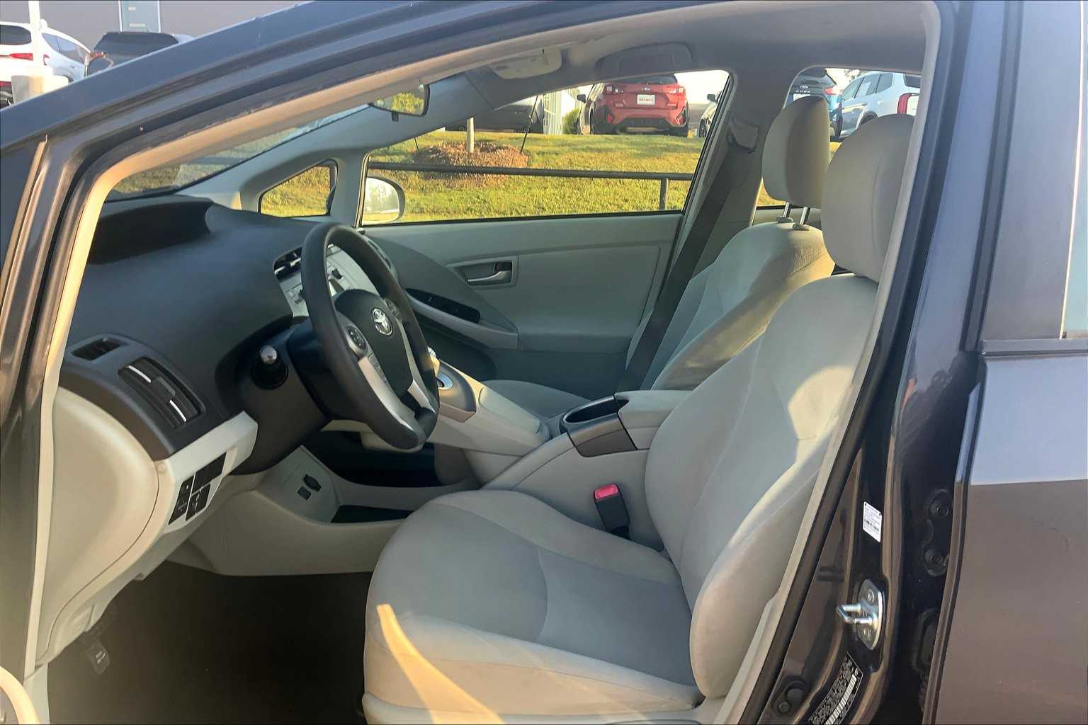 2012 Toyota Prius Two photo 7