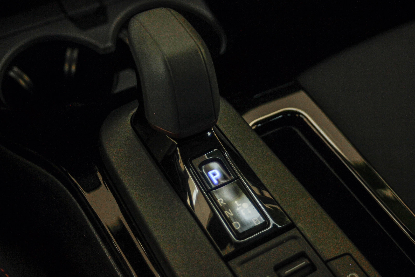 2025 Toyota Prius Plug-in SE photo 18